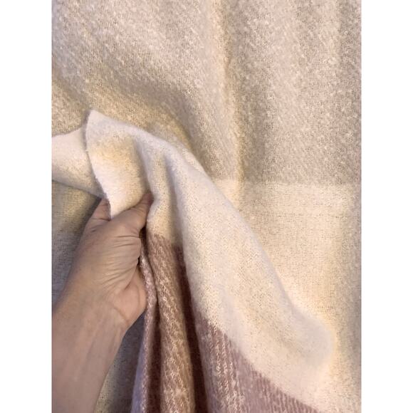 NWT Gentle Fawn Scarf Shawl Wrap Fringe Women’s One Size Pink Cream White Boho - Picture 4 of 13